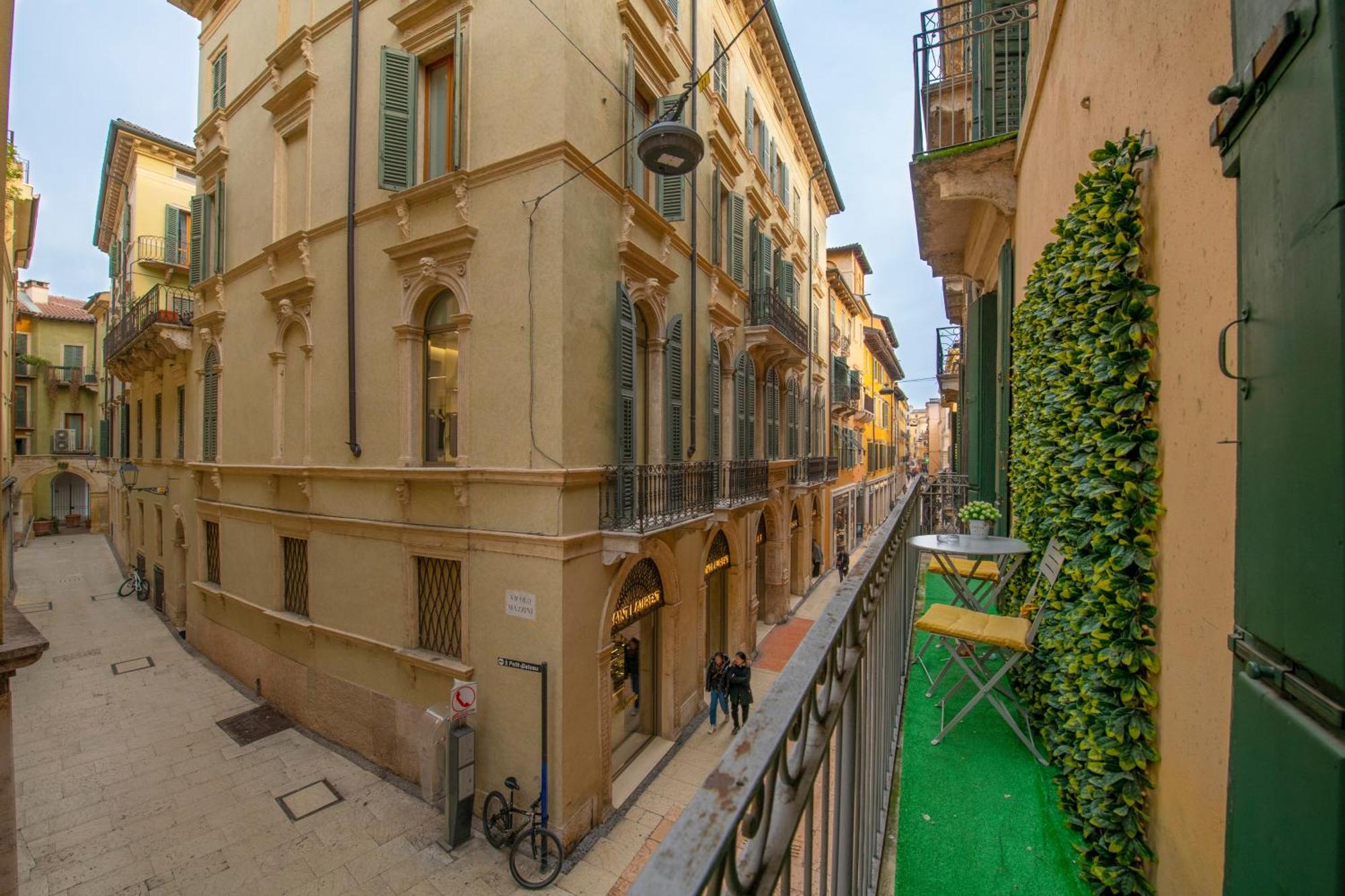 Palace Home Mazzini Verona Center 1 Екстер'єр фото